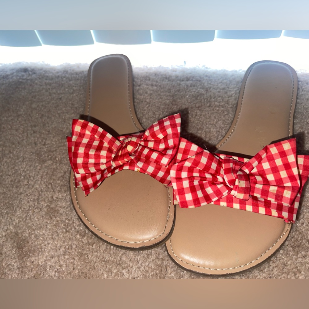 Picnic table sandals